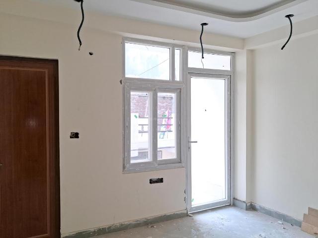2 BHK Apartment in Sector 81 for resale Noida. The reference number is 20352672