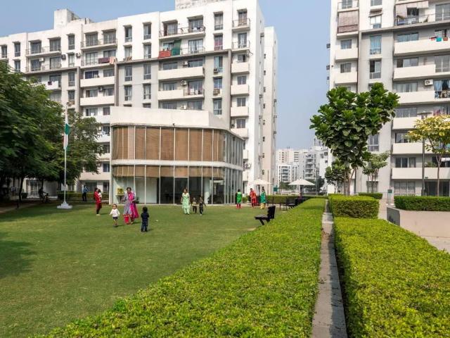 2 BHK Apartment in Sector 83 for resale Gurgaon. The reference number is 20237633