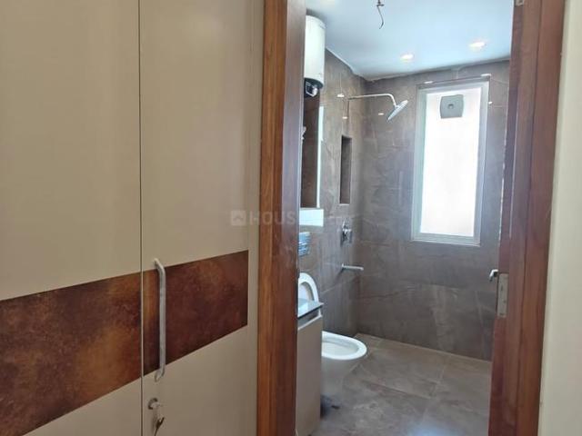 2 BHK Apartment in Sector 99A for resale Gurgaon. The reference number is 18618169