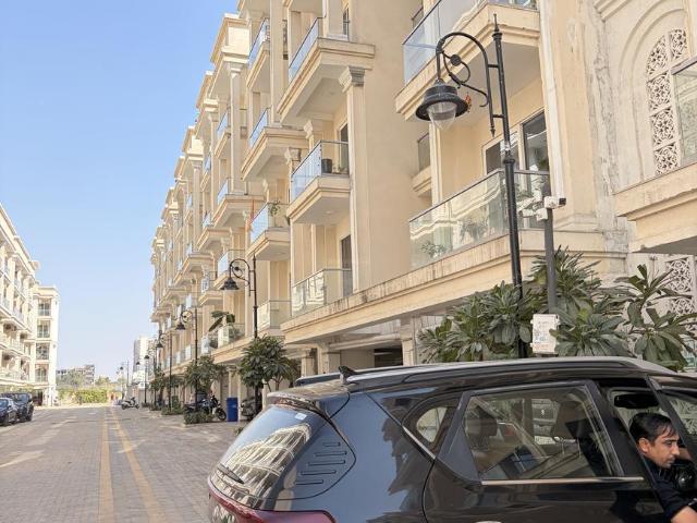 2 BHK Apartment in Sector 92 for resale Gurgaon. The reference number is 18889161