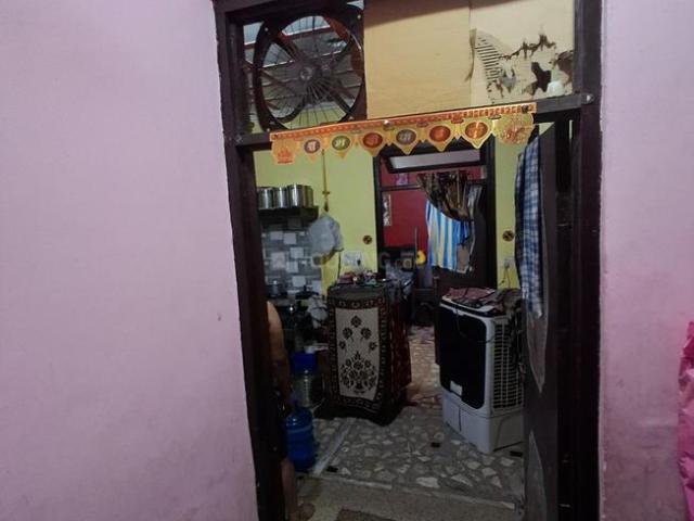 2 BHK Apartment in Shahdara for rent New Delhi. The reference number is 20610361