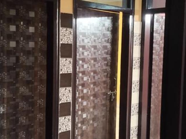 2 BHK Apartment in Shalimar Bagh for rent New Delhi. The reference number is 10990010