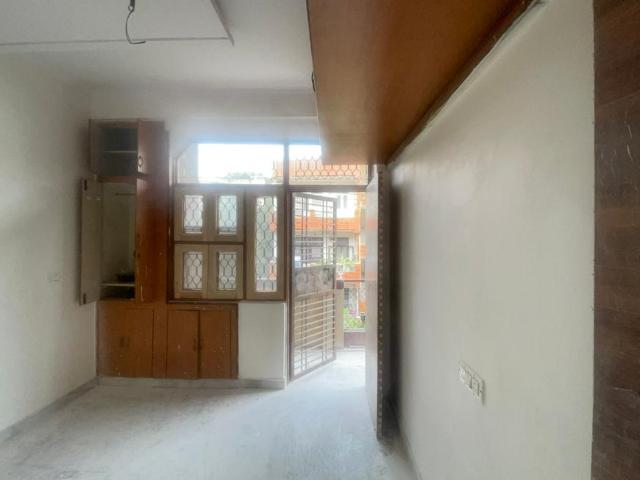 2 BHK Apartment in Shalimar Garden for resale Ghaziabad. The reference number is 20616426