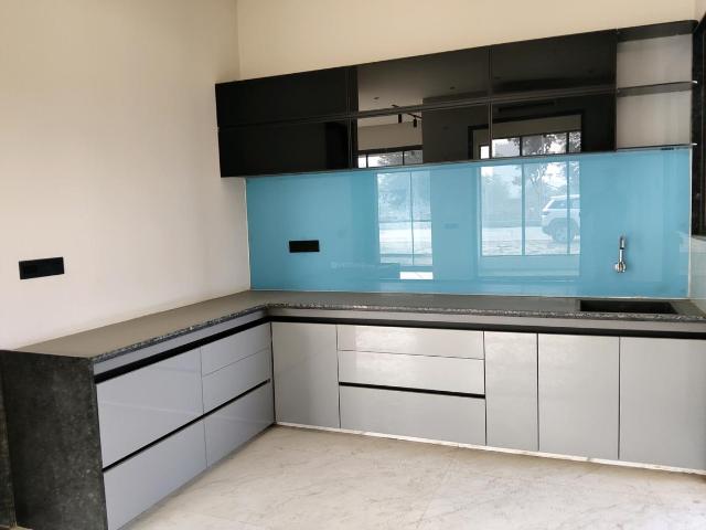 2 BHK Apartment in Shantigram for rent Ahmedabad. The reference number is 18163238