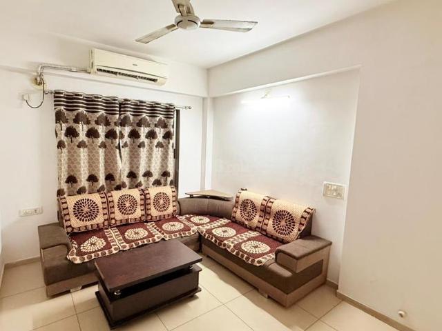 2 BHK Apartment in Shela for rent Ahmedabad. The reference number is 18998914