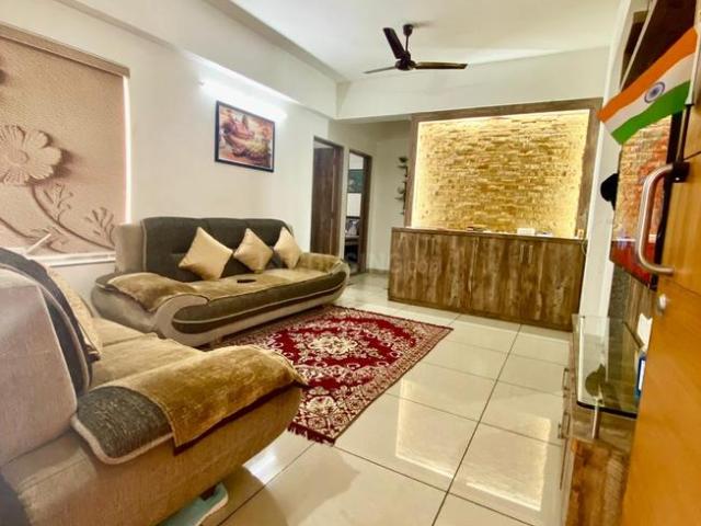2 BHK Apartment in Shela for rent Ahmedabad. The reference number is 19512015