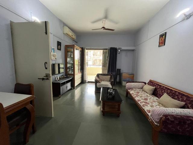 2 BHK Apartment in Shivaji Nagar for resale Pune. The reference number is 20113445