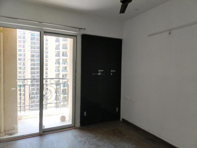 2 BHK Apartment in Siddharth Vihar for rent Ghaziabad. The reference number is 19040948
