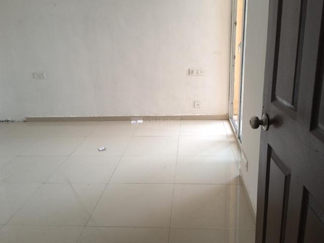 2 BHK Apartment in Siddharth Vihar for rent Ghaziabad. The reference number is 19111074
