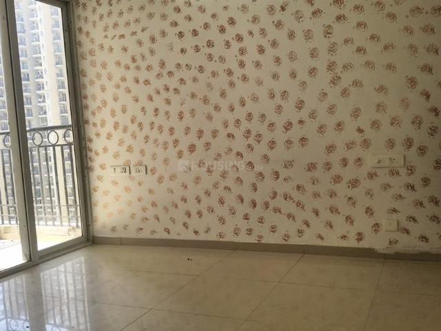 2 BHK Apartment in Siddharth Vihar for rent Ghaziabad. The reference number is 19807970