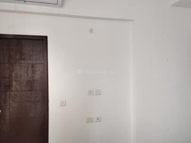 2 BHK Apartment in Siddharth Vihar for rent Ghaziabad. The reference number is 20535868