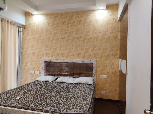 2 BHK Apartment in Siddharth Vihar for rent Ghaziabad. The reference number is 20670208