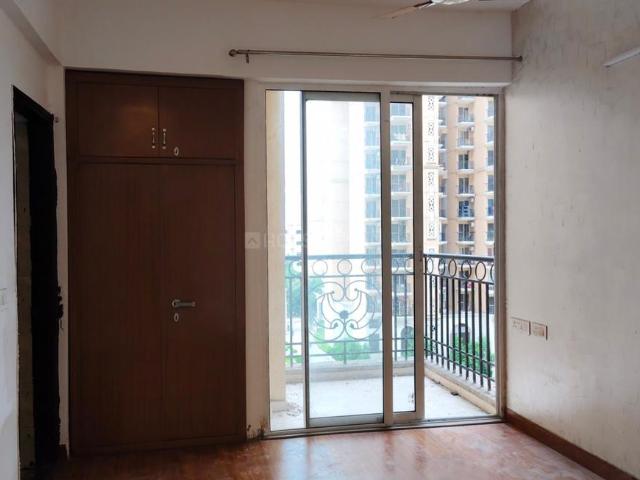 2 BHK Apartment in Siddharth Vihar for rent Ghaziabad. The reference number is 20847415