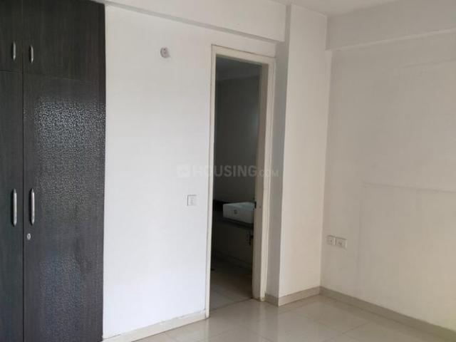 2 BHK Apartment in Siddharth Vihar for resale Ghaziabad. The reference number is 13549284