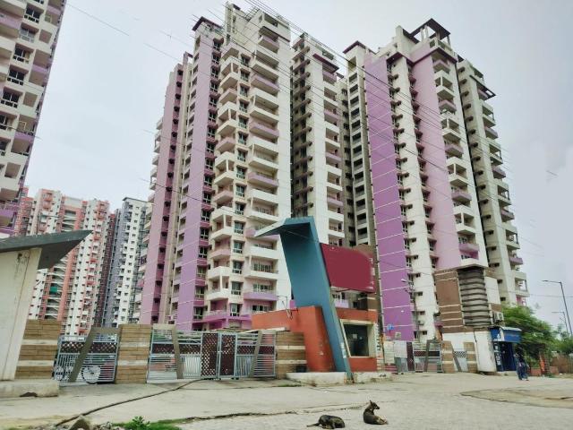 2 BHK Apartment in Siddharth Vihar for resale Ghaziabad. The reference number is 20647458