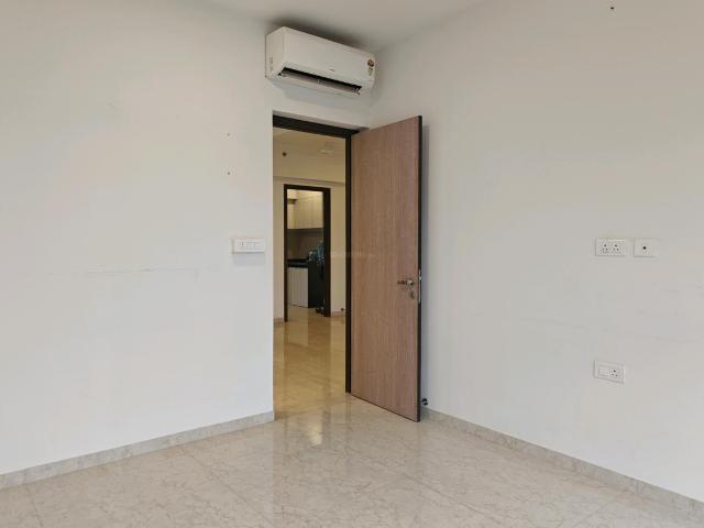 2 BHK Apartment in Sion for rent Mumbai. The reference number is 18036303