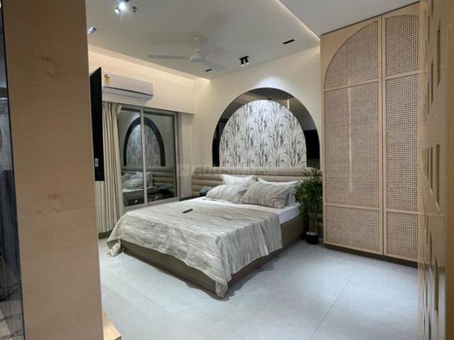 2 BHK Apartment in Sion for resale Mumbai. The reference number is 18170656