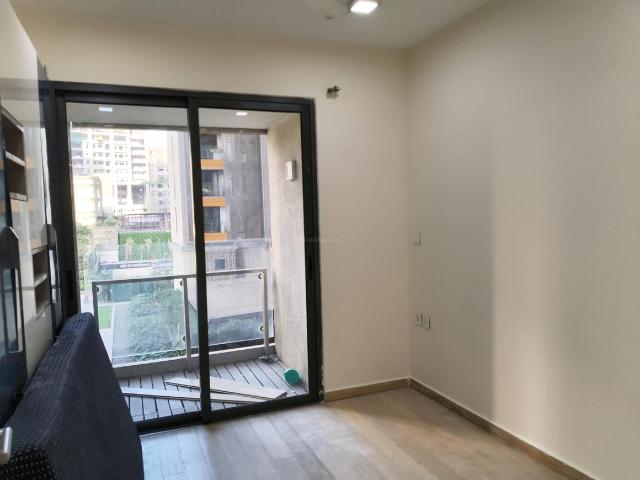 2 BHK Apartment in Sion for resale Mumbai. The reference number is 18184239