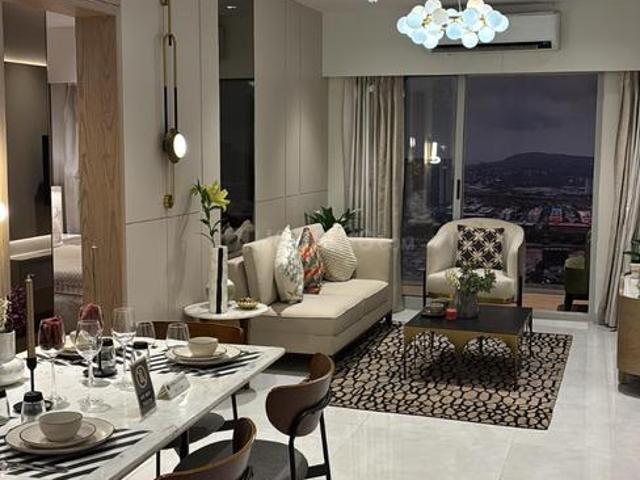 2 BHK Apartment in Sion for resale Mumbai. The reference number is 18122055