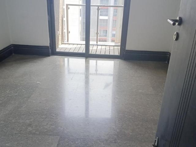 2 BHK Apartment in Sion for resale Mumbai. The reference number is 19794750