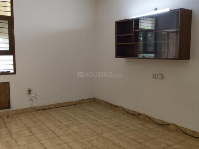 2 BHK Apartment in Patparganj for resale New Delhi. The reference number is 20345305