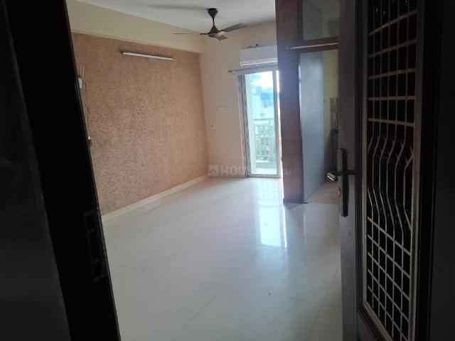 2 BHK Apartment in Paikpara for rent Kolkata. The reference number is 20729094