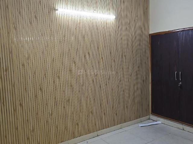 2 BHK Apartment in Paschim Vihar for rent New Delhi. The reference number is 19969226