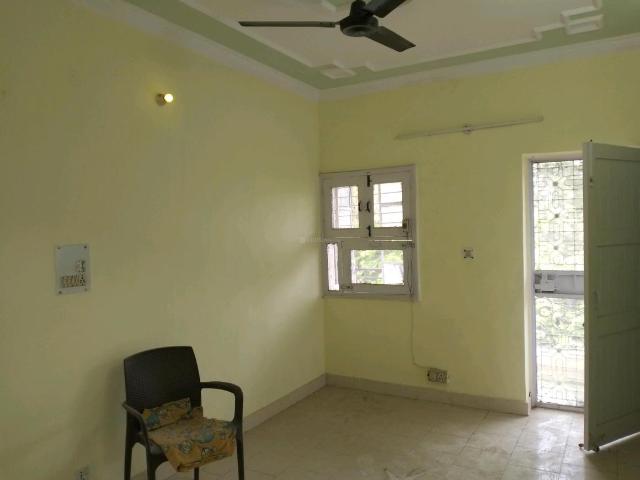 2 BHK Apartment in Paschim Vihar for rent New Delhi. The reference number is 20827555