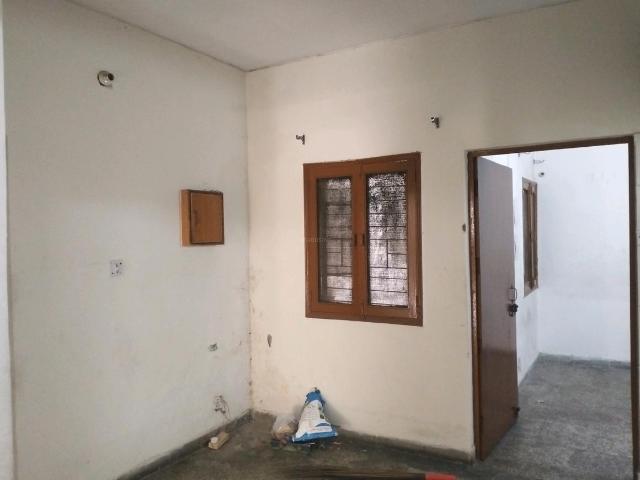2 BHK Apartment in Paschim Vihar for rent New Delhi. The reference number is 20988398