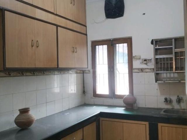 2 BHK Apartment in Paschim Vihar for rent New Delhi. The reference number is 20989483