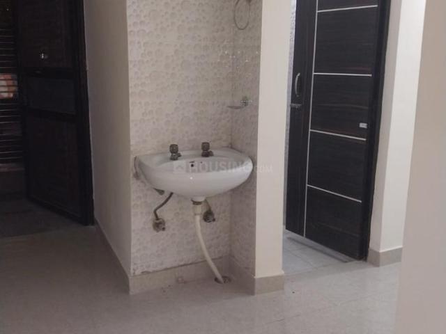 2 BHK Apartment in Paschim Vihar for rent New Delhi. The reference number is 20107765