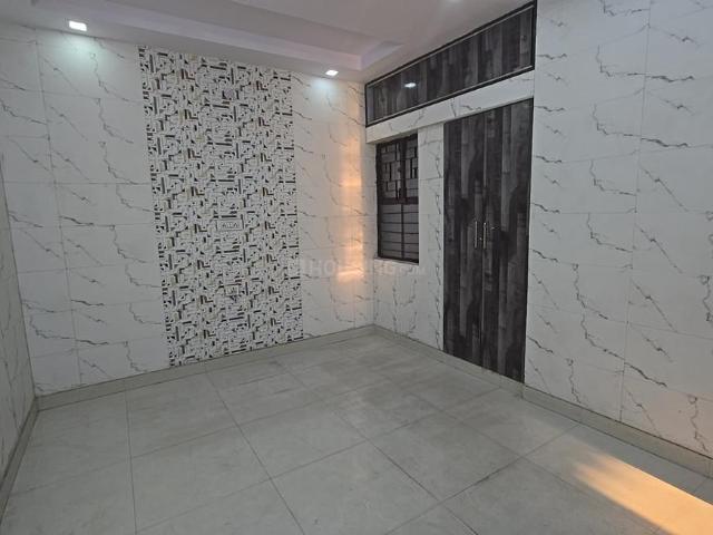 2 BHK Apartment in Paschim Vihar for rent New Delhi. The reference number is 20146068