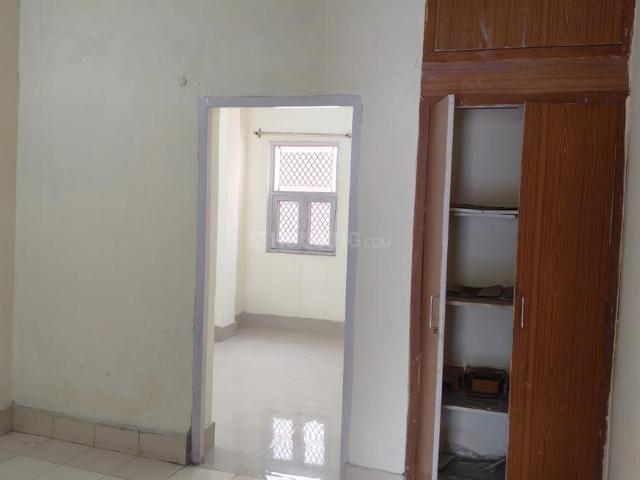 2 BHK Apartment in Paschim Vihar for rent New Delhi. The reference number is 20327374