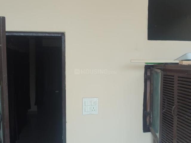 2 BHK Apartment in Paschim Vihar for rent New Delhi. The reference number is 20377518