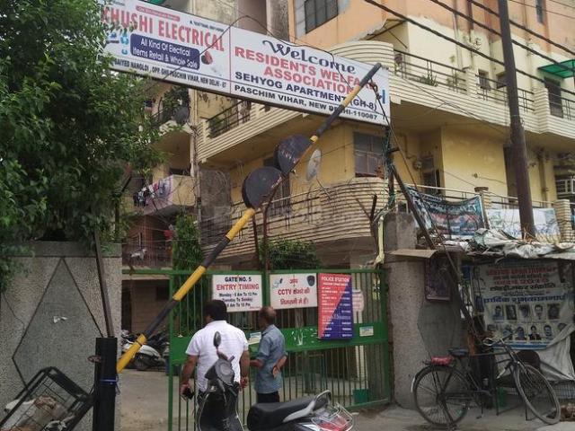 2 BHK Apartment in Paschim Vihar for resale New Delhi. The reference number is 5718525