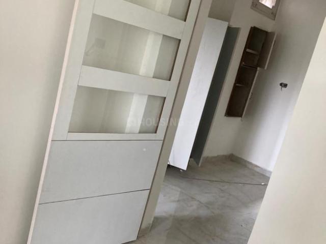 2 BHK Apartment in Paschim Vihar for resale New Delhi. The reference number is 15414777