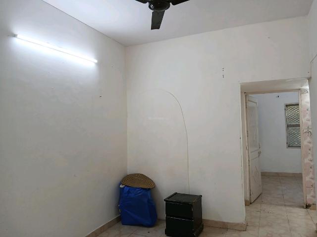 2 BHK Apartment in Paschim Vihar for resale West Delhi. The reference number is 15815223