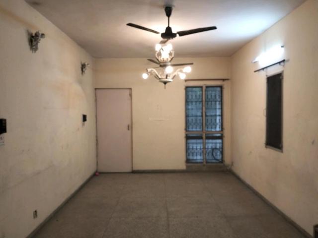 2 BHK Apartment in Paschim Vihar for resale New Delhi. The reference number is 19189385