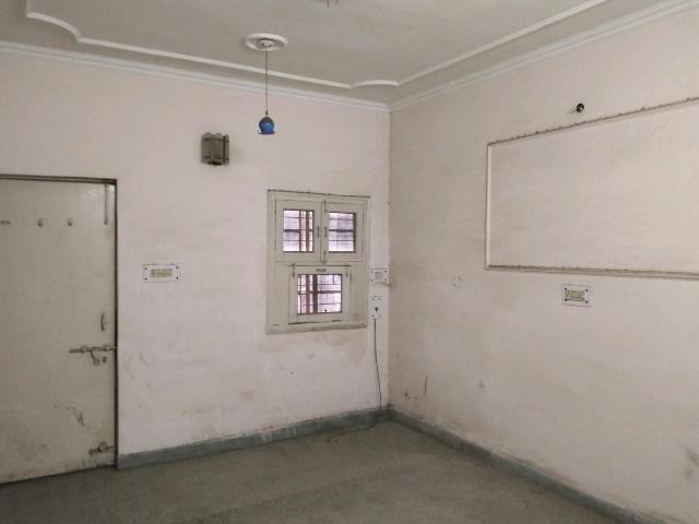 2 BHK Apartment in Paschim Vihar for resale New Delhi. The reference number is 19191839