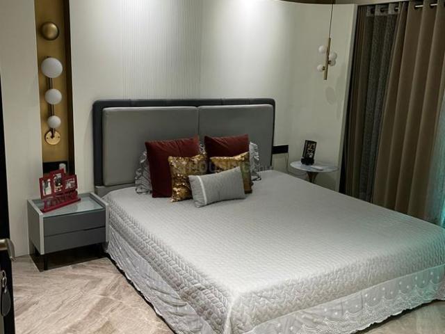 2 BHK Apartment in Paschim Vihar for resale New Delhi. The reference number is 20144498