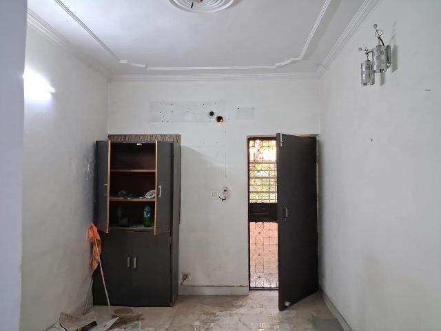 2 BHK Apartment in Paschim Vihar for resale New Delhi. The reference number is 20235066