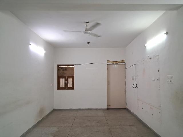 2 BHK Apartment in Paschim Vihar for resale New Delhi. The reference number is 20513971
