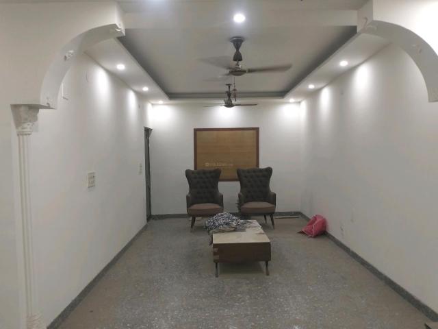 2 BHK Apartment in Paschim Vihar for resale New Delhi. The reference number is 20990205