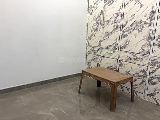 2 BHK Apartment in Paschim Vihar for resale New Delhi. The reference number is 16936312