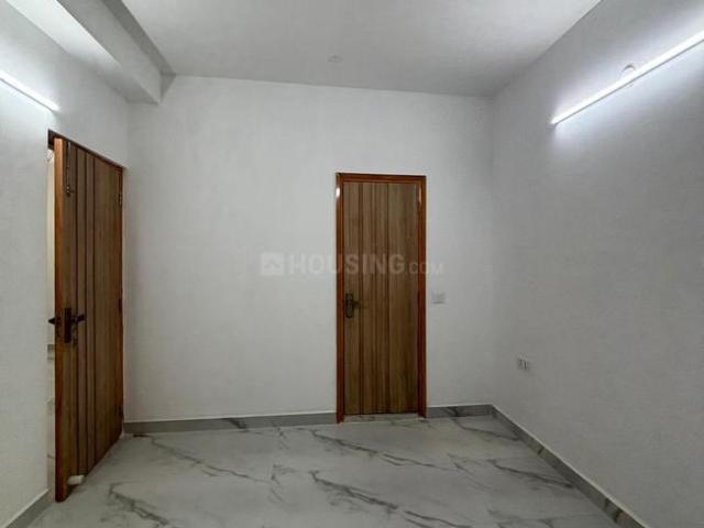2 BHK Apartment in Paschim Vihar for resale West Delhi. The reference number is 17279980