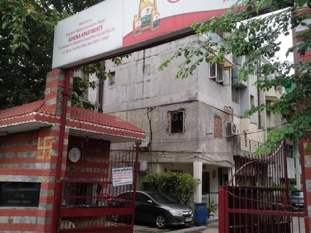 2 BHK Apartment in Paschim Vihar for resale West Delhi. The reference number is 18177805