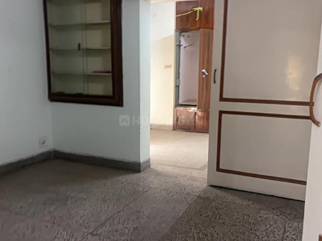 2 BHK Apartment in Paschim Vihar for resale New Delhi. The reference number is 19251938