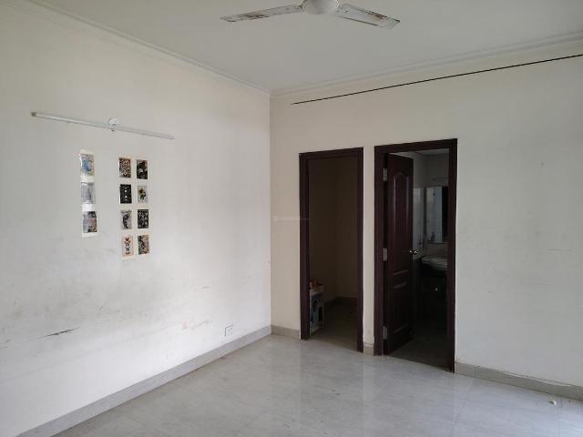 2 BHK Apartment in Phi II for rent Greater Noida. The reference number is 20118935