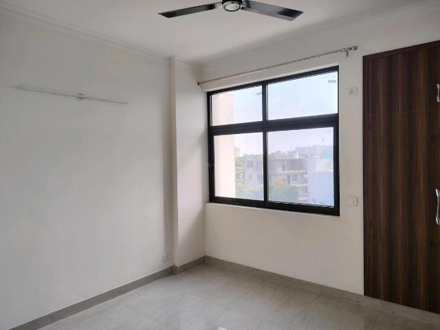 2 BHK Apartment in Phi II for resale Greater Noida. The reference number is 20067921