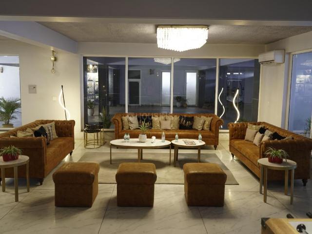 2 BHK Apartment in PR7 Airport Road for resale Zirakpur. The reference number is 20944240